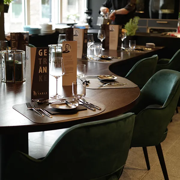 TABLE-Restaurant-by-DER-STEAKLIEFERANT-01