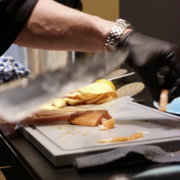 TABLE-Restaurant-by-DER-STEAKLIEFERANT-10